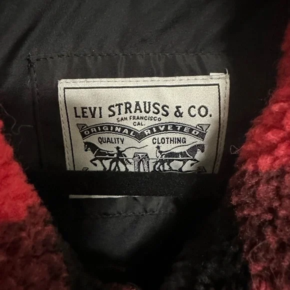 Levi's Red and Black Plaid Sherpa Jacket NWT - Picture 3 of 5